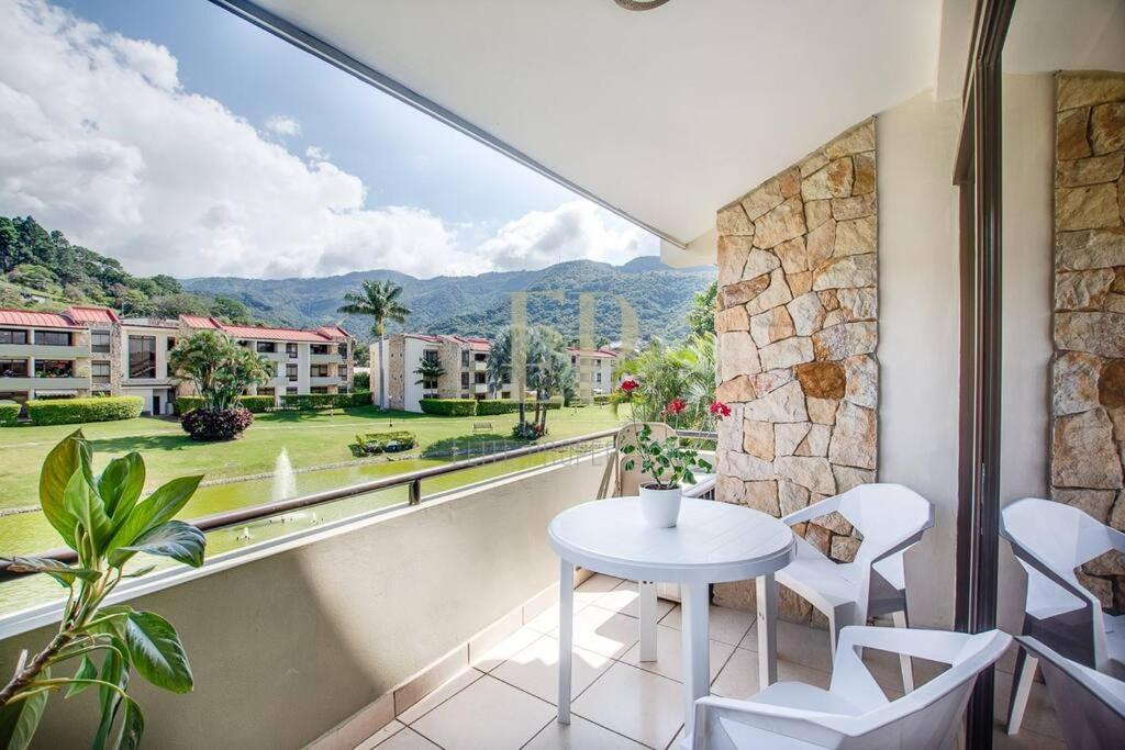 Cr Mariposa Rentals Lakeview Penthouse With Office Space, Pool, Gym, Tennis Санта-Ана Экстерьер фото